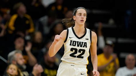 Clark, No. 2 Iowa bounce back from first loss with 113-90 win over Drake