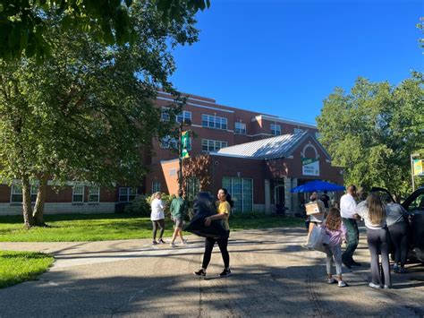Class of 2027 moves in to Siena College