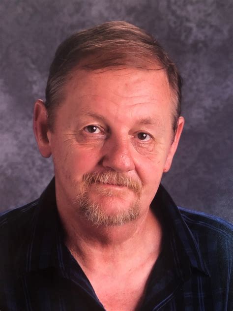 Robert Lee Snell, 68, of Penney Farms, FL, entered the sunset of life on Friday, May 15, 2020 at Ascension St. Vincent’s Clay County Hospital, Middleburg, FL. A native and longtime resident of Penney Farms, he was the son of Willie Snell and Clidy Doretha Cooper Snell, born on Saturday, August 11, 1951.. 