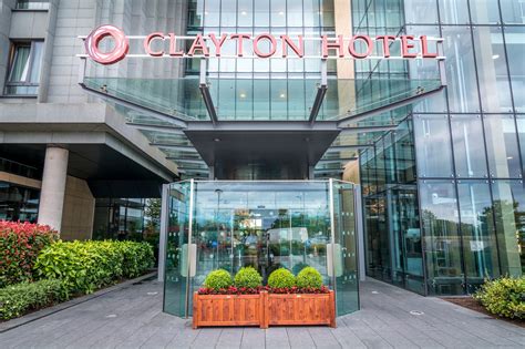 Clayton Hotel Dublin Airport: Click here Get a 10% discount on Dublin Airport parking using the Discount code CLAYTON2022. The code CLAYTON2022 applies to every park and fly offer at Clayton Hotel Dublin Airport and to the hotel’s non-residents. I contacted Clayton Hotel & they replied with the following information: “If you have a …. 