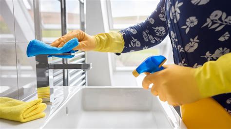 Clean bathroom. GIVE YOUR HOME A THOROUGH CLEANING! · 5. Apply Cleaners – 3 minutes · 6. Steam Up the Bathroom – 10 minutes · 7. Clean Fan, Outlets & Switches – 3 minutes ... 
