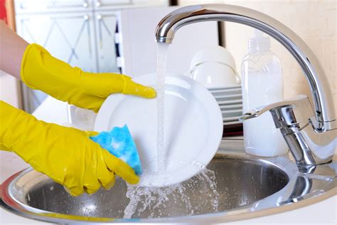 Clean dishes. Once the dishes have soaked for a few minutes, scrub them with a dishcloth or sponge – make sure to get into all the crevices and corners, where dirt and grime often accumulate. After you’ve scrubbed all … 