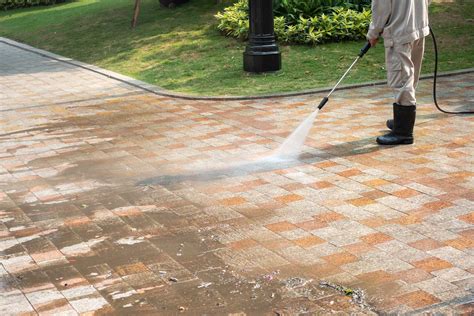 Clean driveway. Since driveways require thorough cleaning due to fungus and debris, we offer cleaning in the right frequency, ensuring that your driveway stays spotless. We use pressure water from special equipment to clean loose particles and dirt. We also use highly efficient mechanized brushes to scrub away any stubborn patches, molds, or oils. 