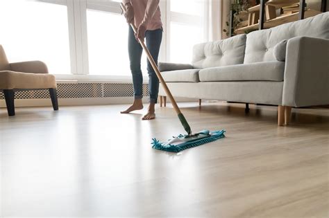 Clean floors. Pop ½ a cup of white distilled vinegar in a bucket. Next, add 4.5 litres of water to the bucket. Get a clean mop, one that the water can be rung out of with ease. Dip the mop in and start mopping a test patch on the floor. If all works out well, continue. 