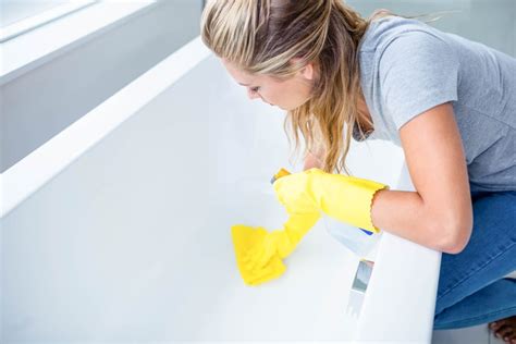 Clean tub. Finish Up. Turn off the pressure washer, and feed the hose back outside. Remove the plastic sheeting and clean the tub or shower with a sponge to remove any debris and residue that is collected on the tub deck, soap dishes, and other horizontal surfaces. Dry the bathroom floor with a mop or clean rags, as needed. 