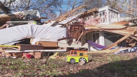 Clean-up begins after 6 killed, neighborhoods damaged in severe Tennessee storms