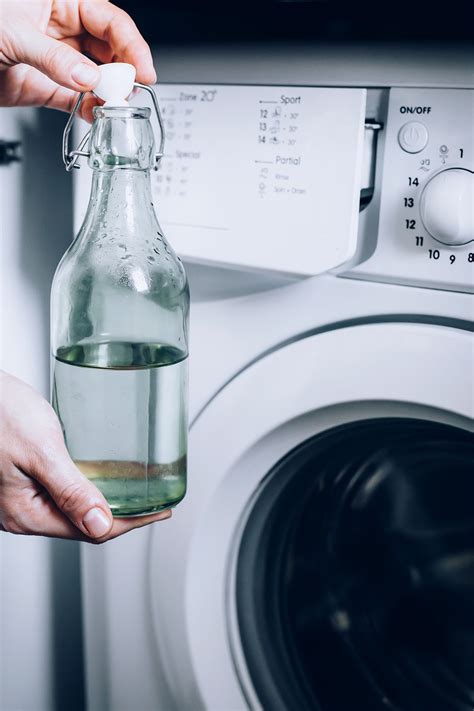 Cleaning Your Washing Machine With White Vinegar