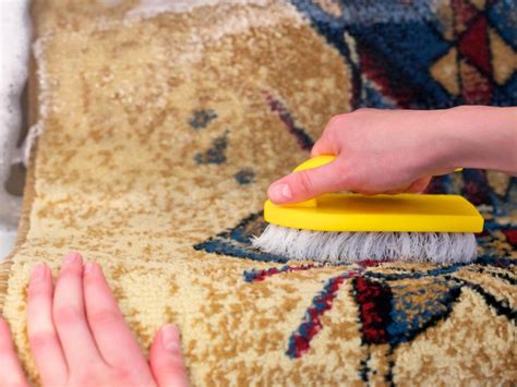 Cleaning an area rug. After blotting, use a gentle rug cleaner or a homemade cleaning solution to treat the area: Mix 1/4 teaspoon of mild dish soap with 1 cup of lukewarm water. Dip a clean, white cloth in the solution and gently dab the stain. Rinse the area with a cloth dampened with clean water. Blot the area dry with a clean, white towel. 