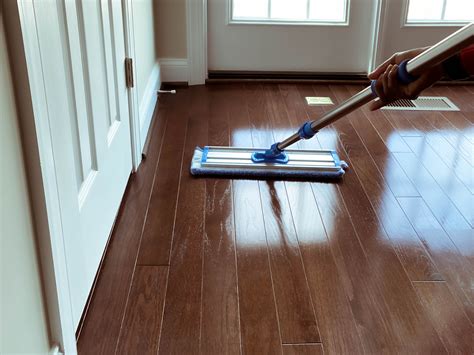 Cleaning hardwood floors. Nov 29, 2023 · Bona Hardwood Floor Premium Spray Mop. Cleaning is a whole lot easier with Bona's all-in-one microfiber spray mop system. It has an oversized head to cover more ground quickly, and it cleans ... 
