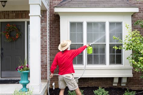 Cleaning outside windows. Tips for cleaning the exterior windows on a home. 