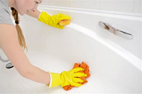 Cleaning tubs. One of the harsher methods to spot clean a porcelain enamel tub is a paste, made from a combination of vinegar and baking soda. The baking soda is an abrasive, ... 