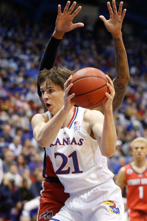 Apr 16, 2023 · Kansas Basketball: Analyzing transfer targets Harrison Ingram, Hunter Dickinson and Primo Spears. The Big 12 was the best conference in the regular season this year. And the best of that group was ... 