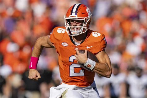 Clemson’s defense leads way in 17-12 win over Wake Forest, gives Swinney record-tying 165th victory
