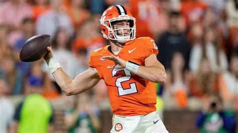 Clemson looking to end disappointing season on a high note against Kentucky in the Gator Bowl