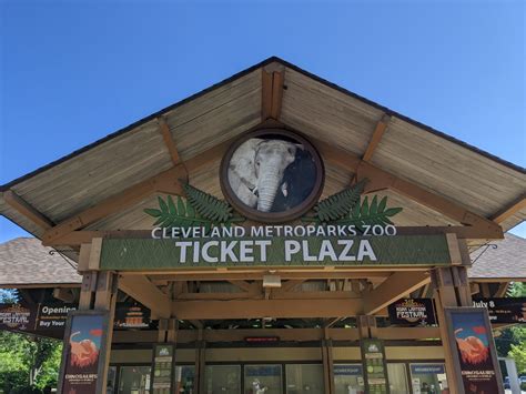 Cleveland Metroparks Zoo hours vary depending on the time of year: April - October: 10 AM to 5 PM; November - March: 10 AM to 4 PM; Cleveland Metroparks Zoo Location. Cleveland Metroparks Zoo is located at 3900 Wildlife Way, Cleveland, Ohio 44109. Parking at the Zoo is free. Kevin Payne.. 