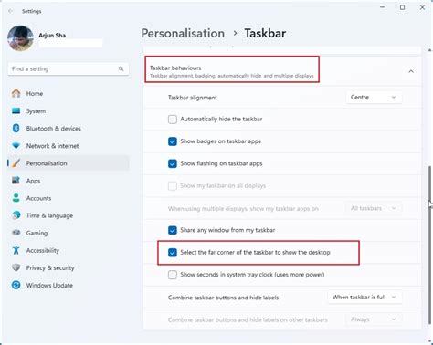 Clicking desktop minimizes windows.  The bottom right just does nothin...