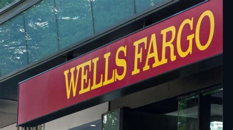 Clientes denuncian la desaparición de depósitos de cuentas bancarias de Wells Fargo