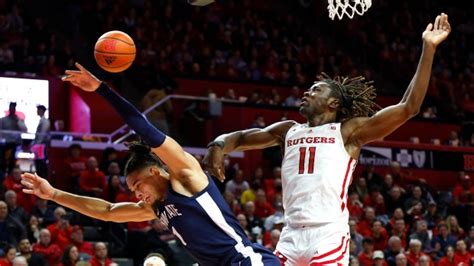 Clifford Omoruyi has double-double; Derek Simpson hits late 3 to lift Rutgers over Stonehill 59-58