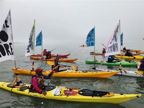 Climate change activists on kayaks tease oil tankers in Richmond