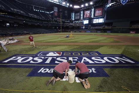 Climate controlled: Chase Field’s roof closed for Game 4 of NLCS with 102-degree weather outside
