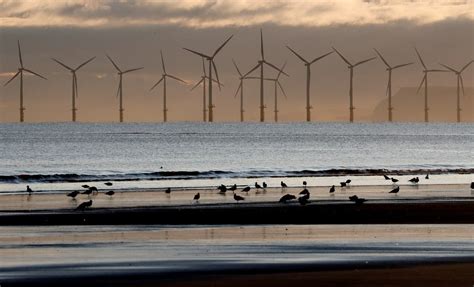 Climate watchdog slams UK government for backtracking on its fossil fuel pledges