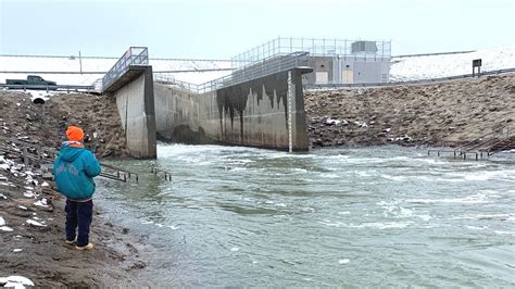 Spillway to Wakarusa River (below Clinton Dam): Few reports. Discharge has remained low. Please properly dispose of Invasive Carp. Do not release fish alive or transport live Invasive Carp. Water Level and Discharge: The most recent water level conditions can be found at the following website: