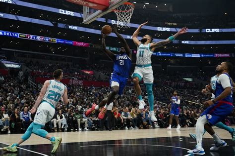Clippers end skid without Leonard, rally to beat Hornets 113-104