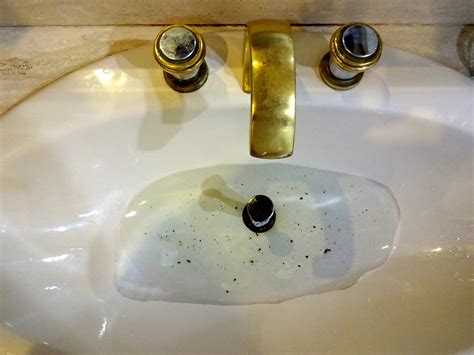 Clogged sink drain. This method is natural and has a very high success rate. Remove the excess water in the sink using a bowl. Pour 1 cup of baking soda down the drain. Use a spoon to make sure it gets down the drain or pour it into a funnel for better delivery. Pour one cup of distilled white vinegar down the drain. 