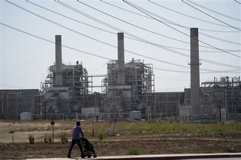 Closure of 3 California power plants likely to be postponed, state energy officials decide