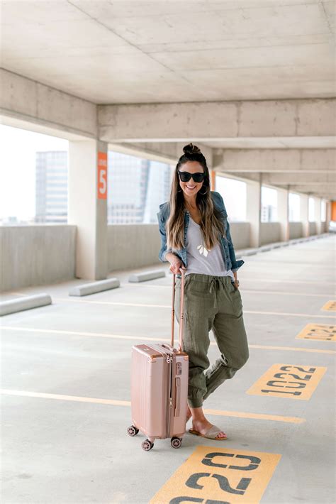 Clothing for travel. Pack neutral colors. For foolproof mixing and matching, stick with a consistent color palette for your clothes, shoes and accessories. Start with 2 or three neutral colors like gray, black, tan, or white. Then add 1 or 2 different accent … 