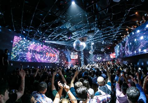 Clubs seattle. When you’re planning a trip to Seattle, you want to make sure you get the most out of your visit. One of the best ways to do that is by taking advantage of a cruise port shuttle. T... 