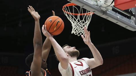 Cluff scores 20 points, Washington State uses hot second half to defeat Oregon State 65-58