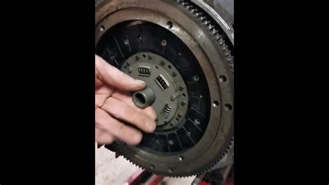 In this video Jenny explains how to replace the complete clutch