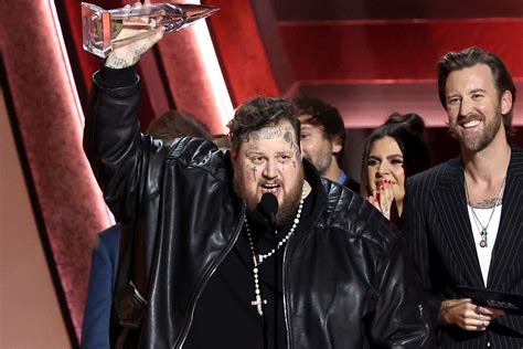 Cma awards jelly roll. Nov 8, 2023 · Jelly Roll is the year’s breakout country star, a larger-than-life character with so much heat right now that the producers of the CMA Awards chose him to open the show. The face-tattooed singer ... 