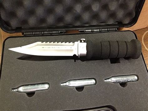 Includes custom sheath that holds an extra cartridge whi