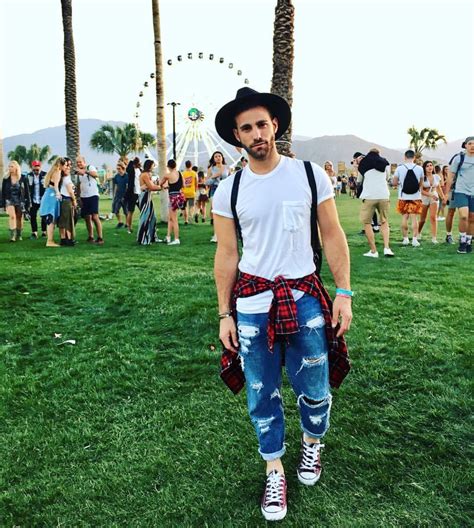 Coachella clothes for guys. The 20+ Best Celebrity-Inspired Coachella Outfit Ideas, from Boho-Chic to Edgy. Whether you're heading to the main stage, backstage or the Sahara tent, stay stylish and comfortable in these summer ... 