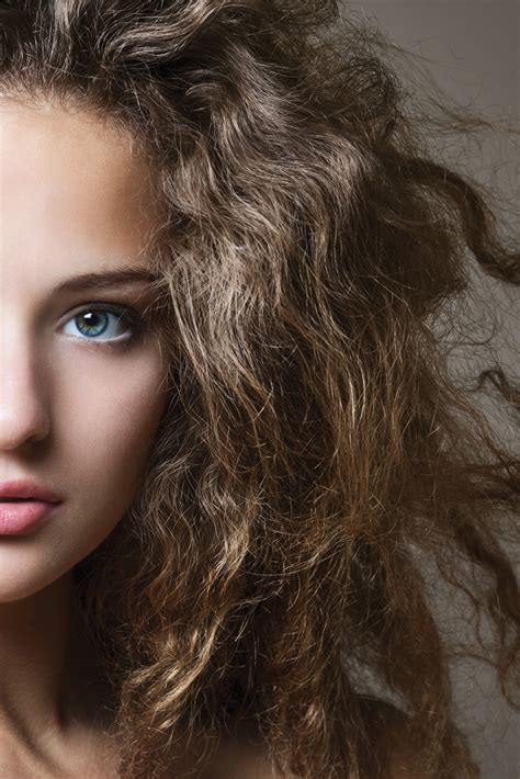 Coarse hair. Of course, coarse hair can be curly, but it can even be straight or wavy. And yes, coarse hair can be frizzy and damaged, but not by definition. So, what is coarse hair? The texture of the hair is determined by the width of the hair shaft. Based on texture, hair can be: Fine; Medium (or Normal) Coarse; Coarse hair has the largest shaft diameter ... 
