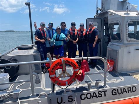Coast Guard rescues 3 men after boat sinks in Key West