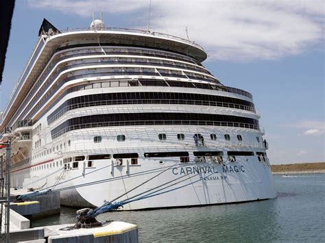 Coast Guard searching for man who fell from cruise ship off Florida coast