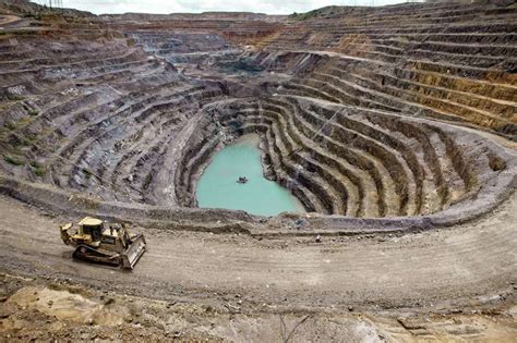 Cobalt mining for electric cars. Oct 6, 2022 · Booming demand for batteries powering the world’s shift into electric vehicles is rekindling US cobalt production after at least a 30-year hiatus. Australia-based Jervois Global Ltd. is starting ... 
