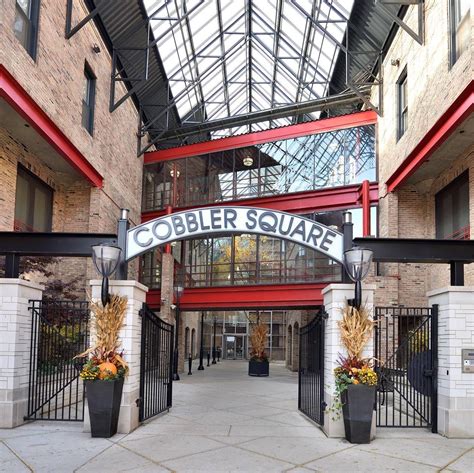 Cobbler lofts chicago. Nov 14, 2013 - These Old Town Chicago apartments blend in with the gallery district exposing residents to many fine artistic cultural experiences. Within minutes, you can be at North Avenue beach, shopping on Oak Street, driving on Lake Shore Drive and entering the Chicago Loop! Newly renovated state-of-the-art resident urban lounge, 24 hour business … 
