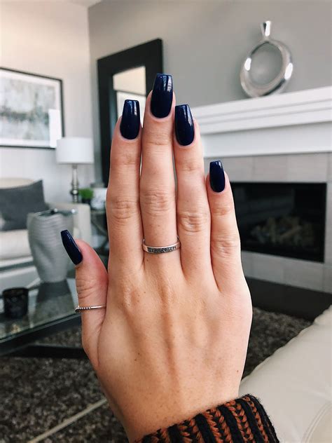 In the spirit of the fall season, Kylie Jenner has been going for moodier nail colors, including maroon — and now a deep navy blue hue. The makeup mogul debuted her latest fall manicure on .... 