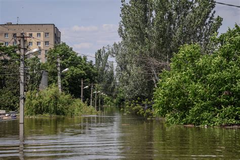 Colapso de importante represa en Ucrania provoca evacuaciones en toda la región