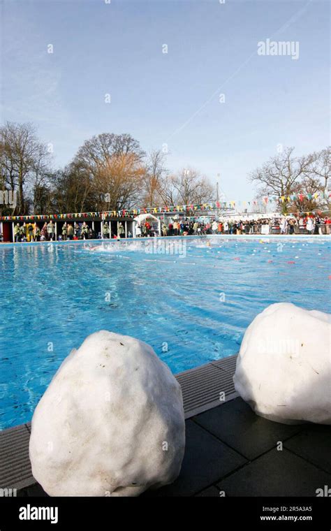 Cold Water Swimming - Review of Tooting Bec Lido, London, …