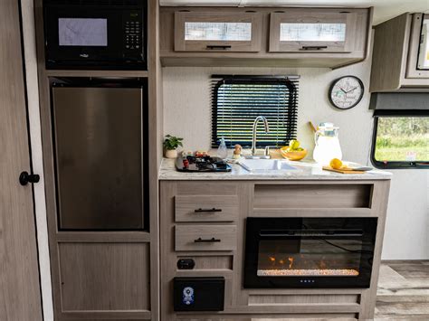 RV Deb Byron, Camping World, Fort Myers, Florida. Walk around outside and inside 2020 Coleman Lantern Lt 17B. This amazing RV features Bunk beds, dining tabl.... 
