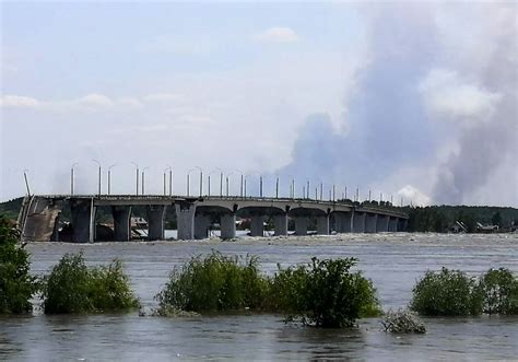 Collapse of major dam in southern Ukraine triggers emergency as Moscow and Kyiv trade blame