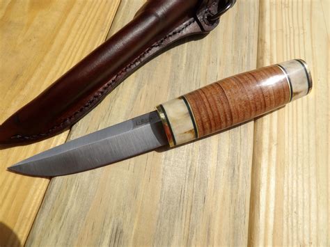 Collectable knives.  Alejandro Mariano Larocca Tel&eacute;fono: 03454-421214 Mail: ...