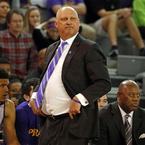 College Basketball Coach Has Reportedly Resigned - MSN