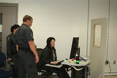 Initiate a warrant search by calling the Warrants Inquiry Office at 239-252-9655. Ask about recent arrests by getting in touch with the Jail Administration at 239-252-9515. Access inmate records and other information pertaining to detainees, by calling at 239-252-9500 or 239-657-2878 (Immokalee).