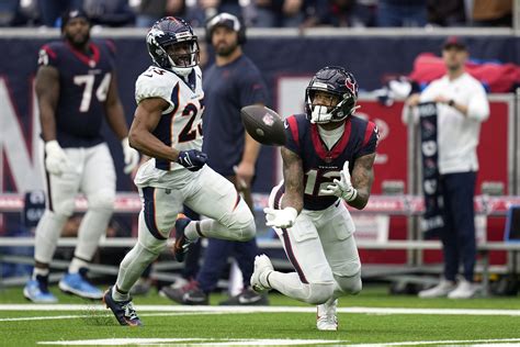 Collins has 191 yards receiving, Ward saves game with interception as Texans beat Broncos 22-17
